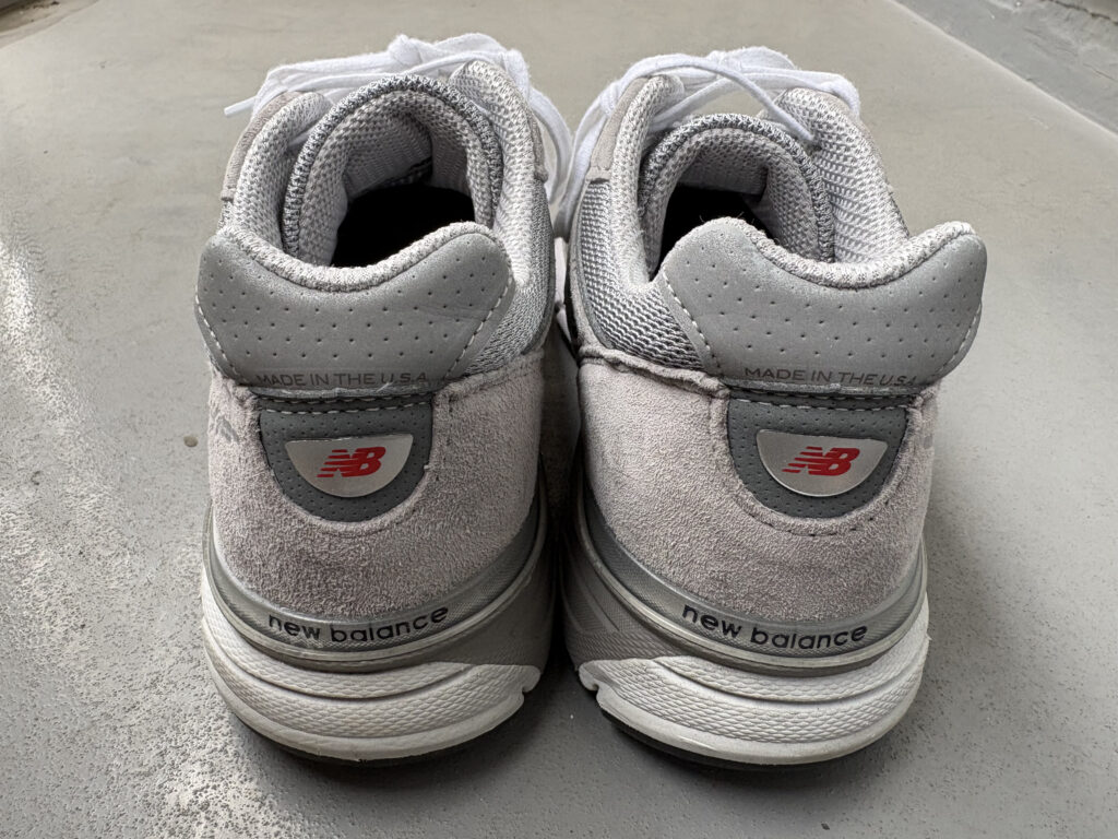 ニューバランス 990v4 ヒールデザインとUSAの刻印