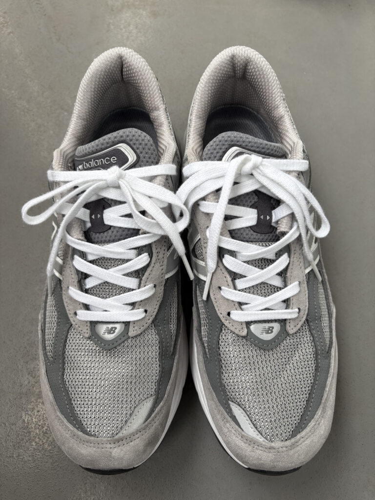 ニューバランス 990v6 正面の表情とアッパーのメッシュ素材