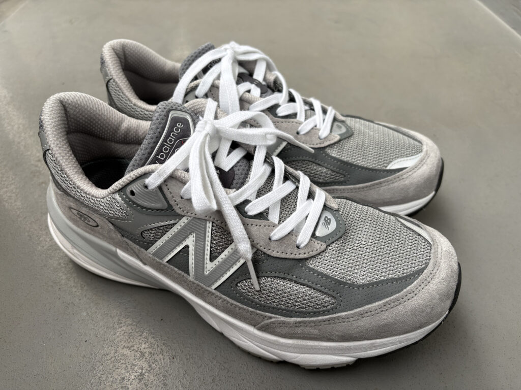 ニューバランス 990v6 グレー メイドイン USA 斜めからの外観