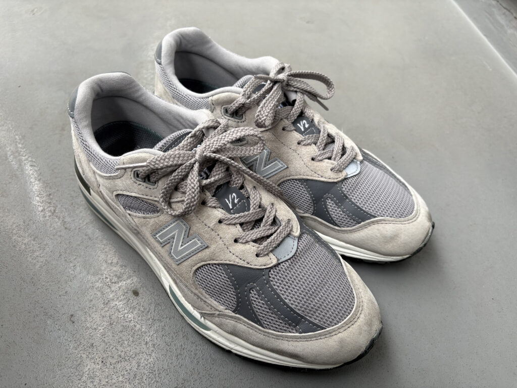 ニューバランス 991v2 グレー メイドイン UK 斜めからの外観