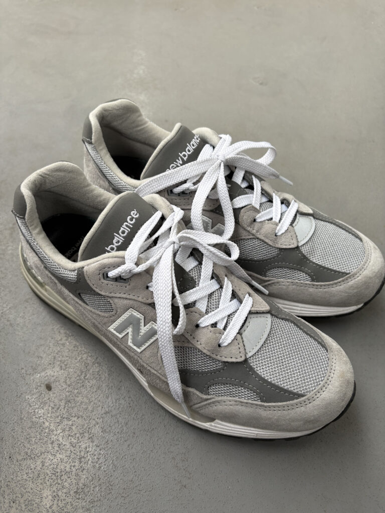 ニューバランス 992 グレー メイドイン USA 斜めからの外観