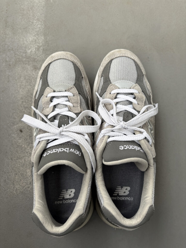 ニューバランス 992 真上から見たシルエットと足幅の広さ