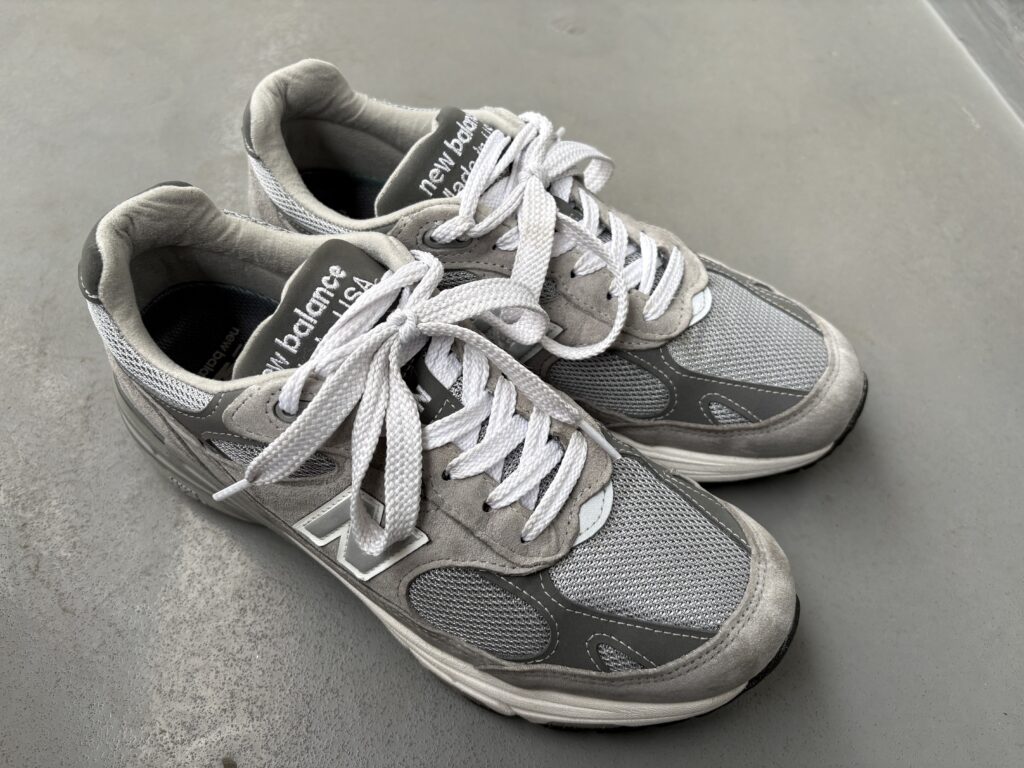 ニューバランス 993 グレー メイドイン USA 斜めからの外観