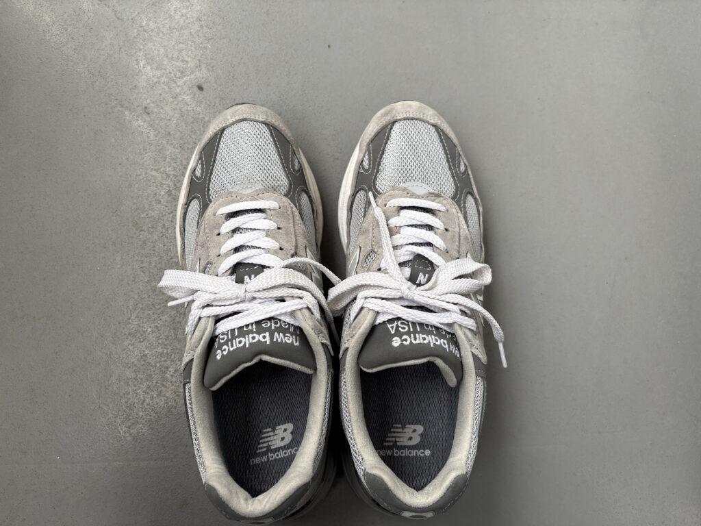 ニューバランス 993 真上から見たシルエットと足幅の広さ